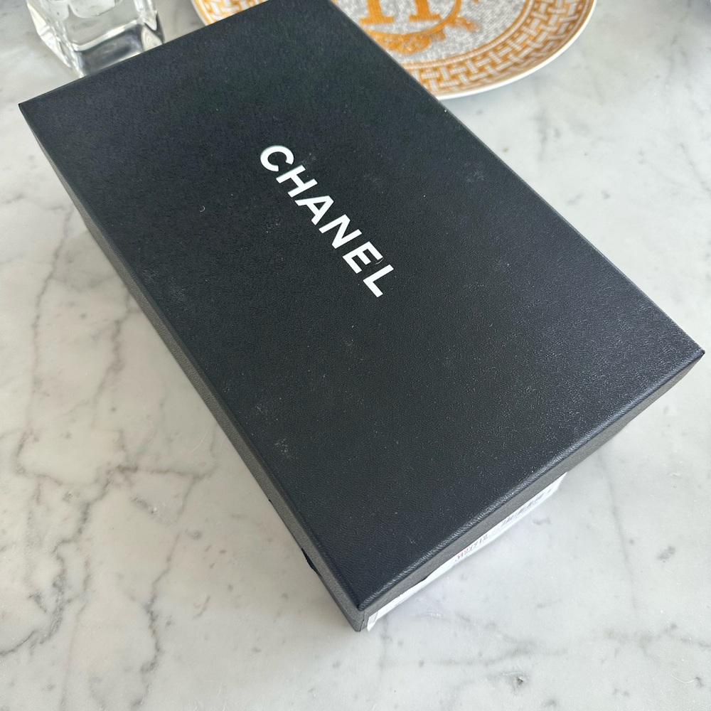 CHANEL Brown and Burgundy Suede Flats - Picture 6 of 6